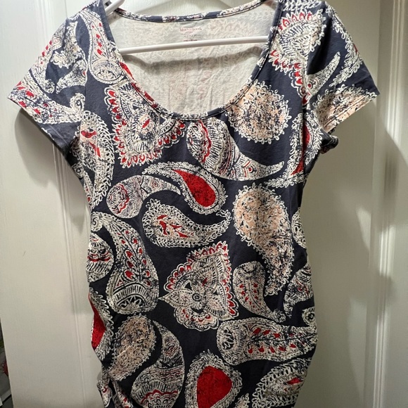 *3 for $15* Paisley print short sleeve Motherhood Maternity shirt. Size M - Picture 2 of 7